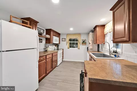 Kitchen - 403 W 28th Division Hwy, Lititz, PA 17543 photo 1 of 1