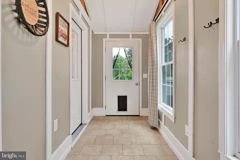 Entry Way - 403 W 28th Division Hwy, Lititz, PA 17543 photo 1 of 6