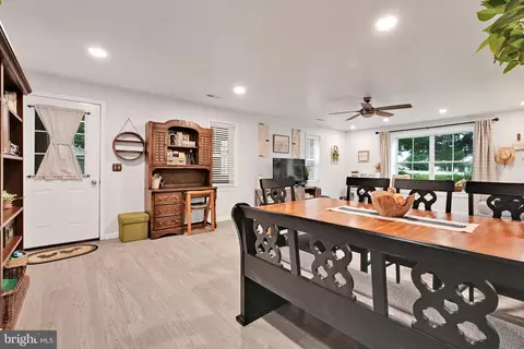 Dining - 403 W 28th Division Hwy, Lititz, PA 17543 photo 2 of 2