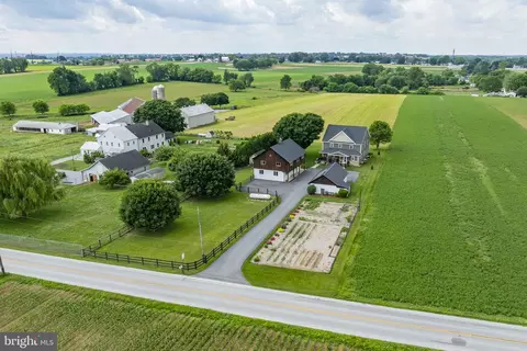 346 Lynwood Rd, Bird In Hand, PA 17505