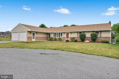 765 Brandt St, Manheim, PA 17545