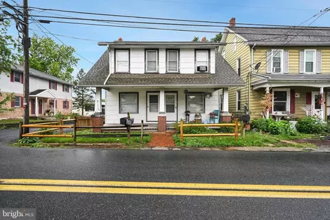 37 39 Mechanic St, Reinholds, PA 17569