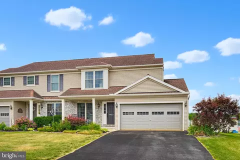 5105 Oak Leaf Dr, Mount Joy, PA 17552