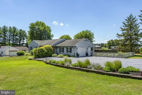 90 N Windy Mansion Rd, Reinholds, PA 17569