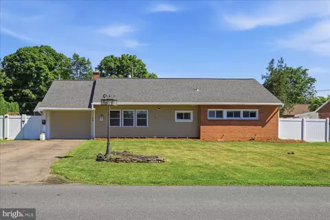 55 Stanley Ave, Landisville, PA 17538