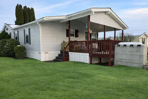 2 Log Ln, East Earl, PA 17519