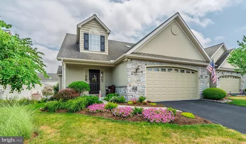 1332 Willow Creek Dr, Mount Joy, PA 17552