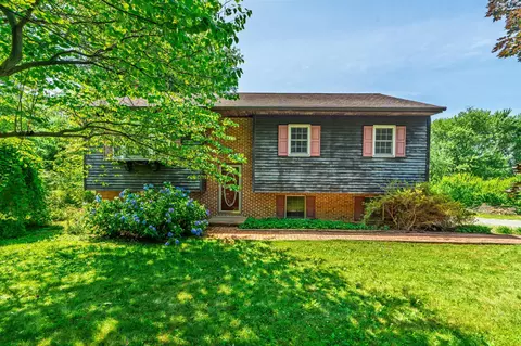12 Buck Heights Rd, Holtwood, PA 17532