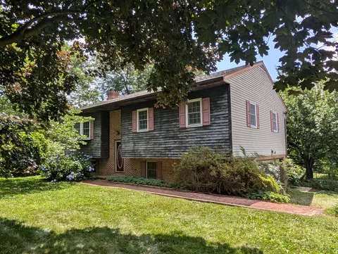 12 Buck Heights Rd, Holtwood, PA 17532