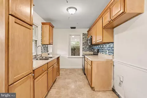 Kitchen - 237 Noble St, Lititz, PA 17543 photo 2 of 3