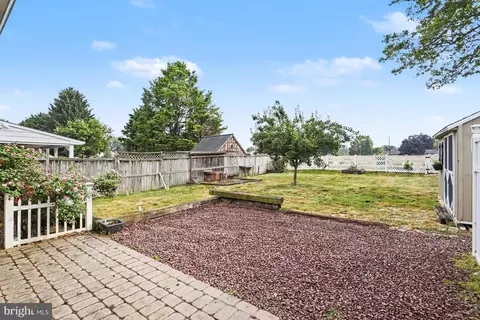 Exterior - 237 Noble St, Lititz, PA 17543 photo 5 of 6