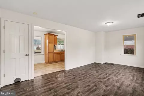 Living - 237 Noble St, Lititz, PA 17543 photo 3 of 3