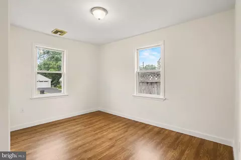Bedroom - 237 Noble St, Lititz, PA 17543 photo 2 of 2