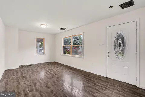 Living - 237 Noble St, Lititz, PA 17543 photo 1 of 3