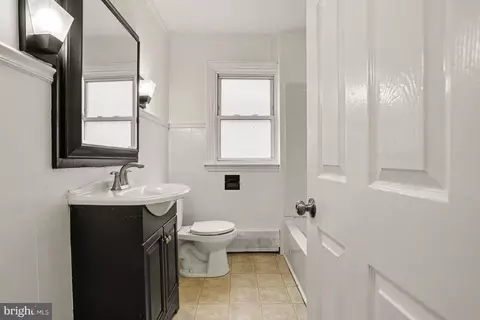 Entry Way - 237 Noble St, Lititz, PA 17543 photo 2 of 3