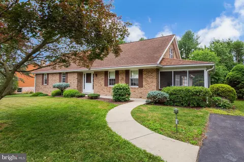 743 Barrholly Dr, Lancaster, PA 17603