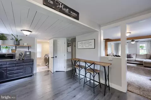 Entry Way - 1150 Clay Rd, Lititz, PA 17543 photo 2 of 6