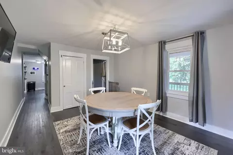 Dining - 1150 Clay Rd, Lititz, PA 17543 photo 2 of 3