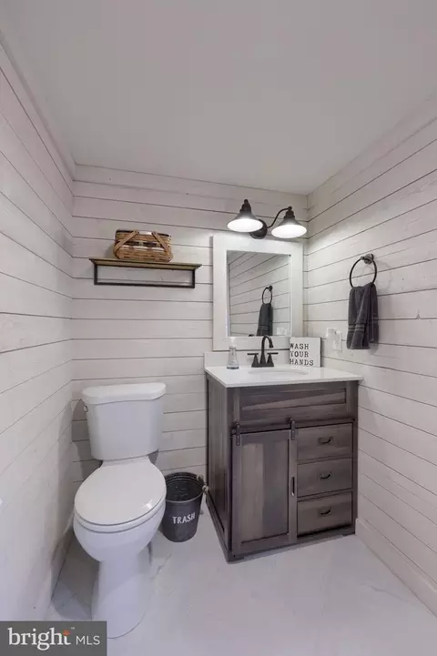 Bath - 1150 Clay Rd, Lititz, PA 17543 photo 1 of 4