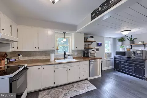 Kitchen - 1150 Clay Rd, Lititz, PA 17543 photo 3 of 3