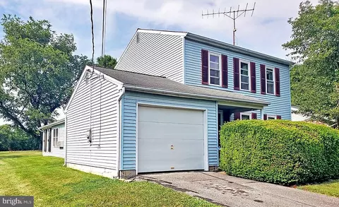 914 W Fairway Dr, Lancaster, PA 17603