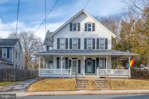 19 W Cottage Ave, Millersville, PA 17551