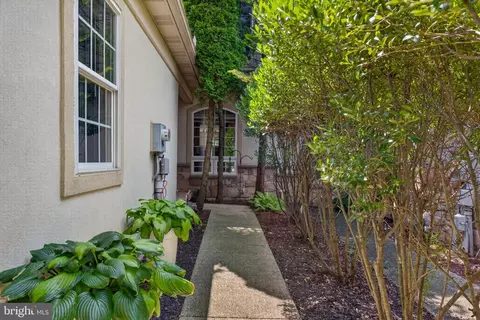 121 Creekgate Ct, Millersville, PA 17551