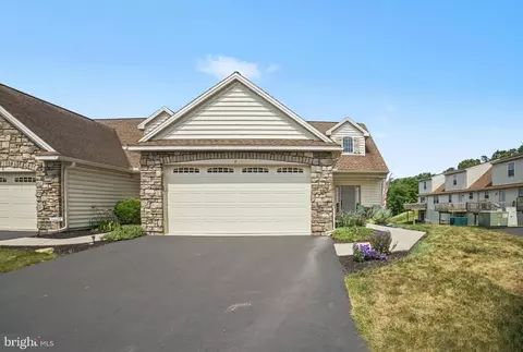 8 Arrow Head Dr, Elizabethtown, PA 17022