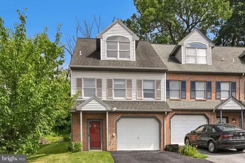51 Ironstone Dr, Elizabethtown, PA 17022