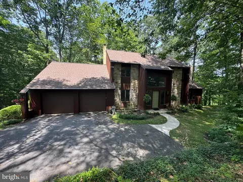 2917 Oak Ln, Morgantown, PA 19543