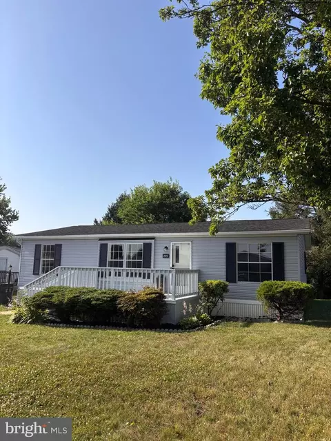 229 Longwood Ct W, Lancaster, PA 17603
