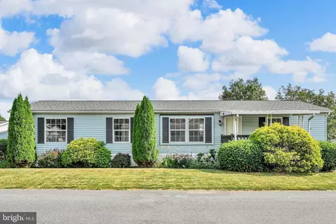 106 Silver Wind Ct S, Lancaster, PA 17603