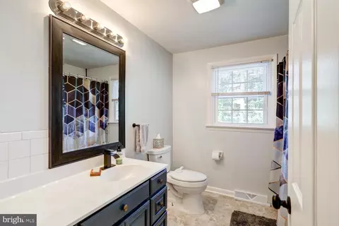 Bath - 508 Spring Ave, Lititz, PA 17543 photo 1 of 1