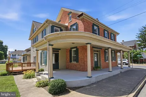 222 Mount Joy St, Mount Joy, PA 17552