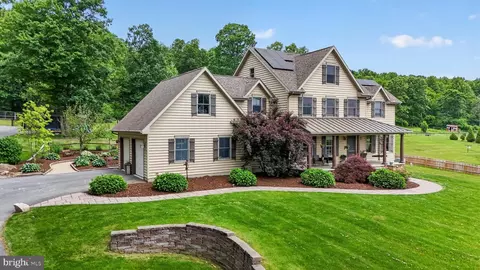 5325 L Hammond Rd, New Holland, PA 17557