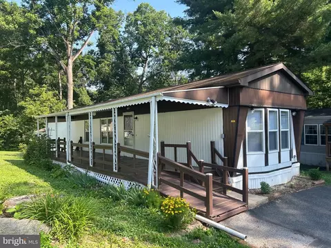 135 Locust Ln, New Providence, PA 17560