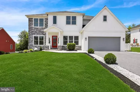 4 Rein Dr, Stevens, PA 17578