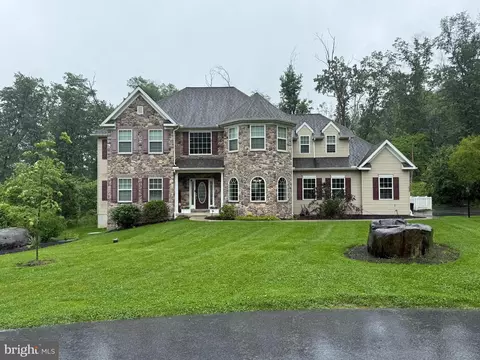 234 Crimson Ln, Elizabethtown, PA 17022