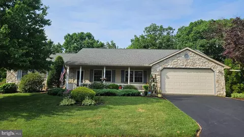 225 Country Dr, Denver, PA 17517