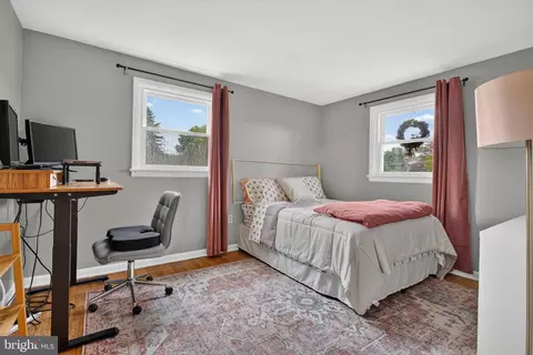 Bedroom - 501 General Sutter Ave, Lititz, PA 17543 photo 3 of 4