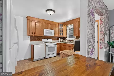 Kitchen - 501 General Sutter Ave, Lititz, PA 17543 photo 1 of 4