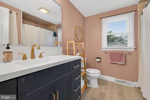 Bath - 501 General Sutter Ave, Lititz, PA 17543 photo 1 of 1