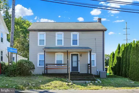 724 Rohrerstown Rd, Lancaster, PA 17603