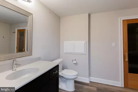 Bath - 425 E Delp Rd, Lancaster, PA 17601 photo 8 of 9