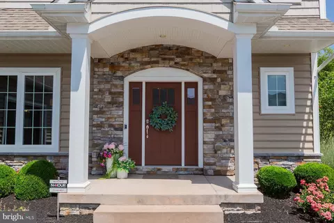 Exterior - 425 E Delp Rd, Lancaster, PA 17601 photo 7 of 17