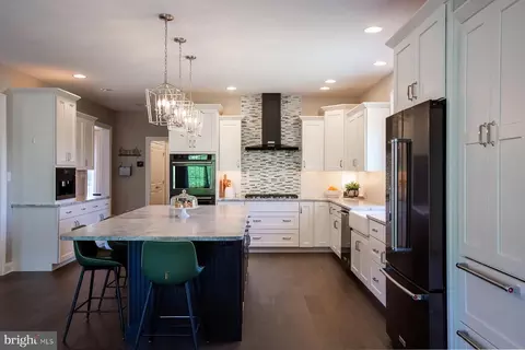 Kitchen - 425 E Delp Rd, Lancaster, PA 17601 photo 2 of 7