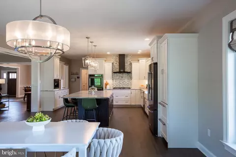 Kitchen - 425 E Delp Rd, Lancaster, PA 17601 photo 3 of 7