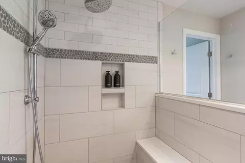 Bath - 425 E Delp Rd, Lancaster, PA 17601 photo 6 of 9