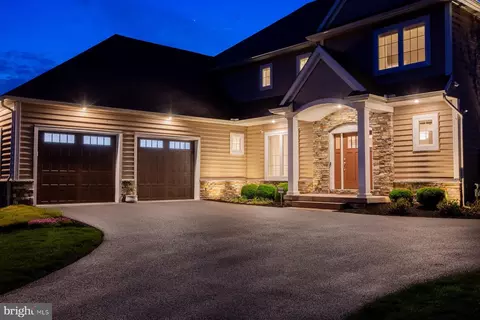 Exterior - 425 E Delp Rd, Lancaster, PA 17601 photo 2 of 17