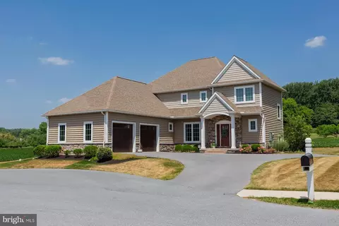 Exterior - 425 E Delp Rd, Lancaster, PA 17601 photo 5 of 17